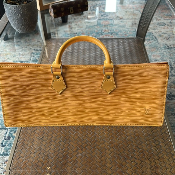 Louis Vuitton Epi Sac Triangle Tassil Purse yellow with matching wallet. - Picture 10 of 17